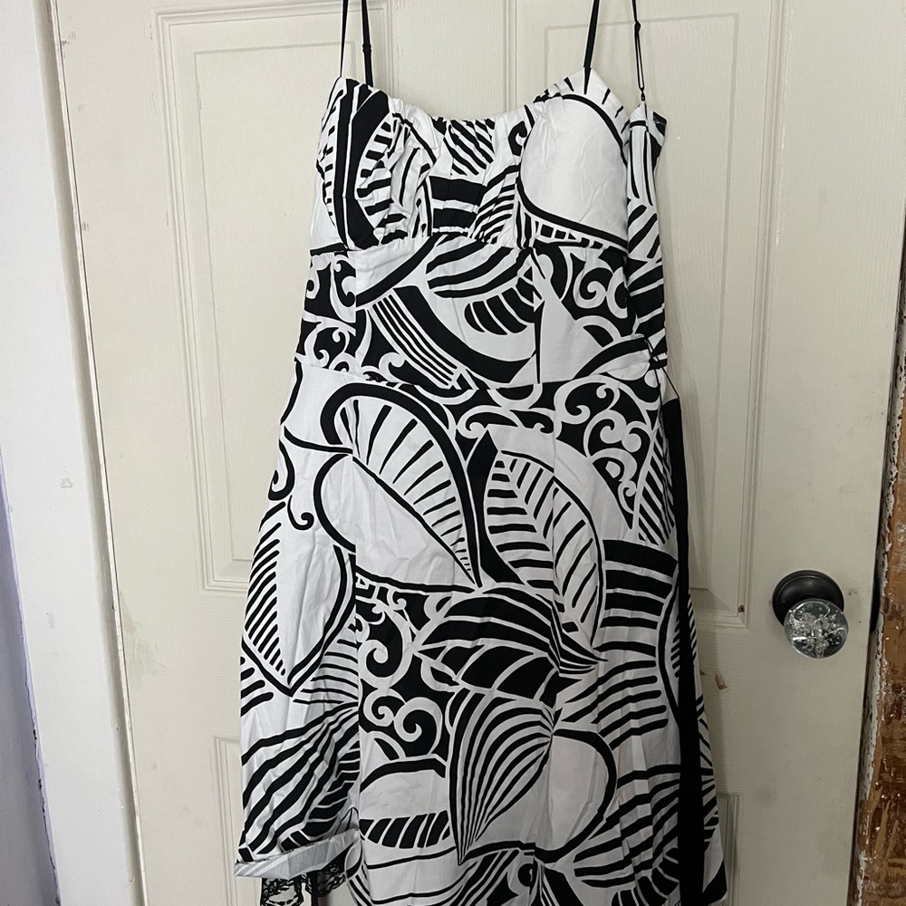 Le Chateau Monochrome Leaf Pattern Dress cocktail large